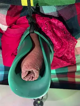 Snapshot of ziganosin20 chatting on 07/28/26, 06:20 ziganosin20 online show from 07/28/26, 06:20