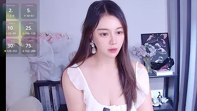 Snapshot of Moon-66 chatting on 06/10/26, 05:45 Moon-66 online show from 06/10/26, 05:45