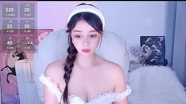 Snapshot of Moon-66 chatting on 06/14/26, 03:03 Moon-66 online show from 06/14/26, 03:03