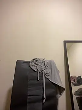 Snapshot of snowbunnycakesxo chatting on 04/16/26, 05:08 snowbunnycakesxo online show from 04/16/26, 05:08