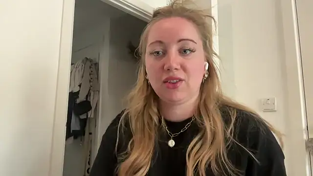 Snapshot of arielsweetieee chatting on 06/10/26, 02:16 arielsweetieee online show from 06/10/26, 02:16