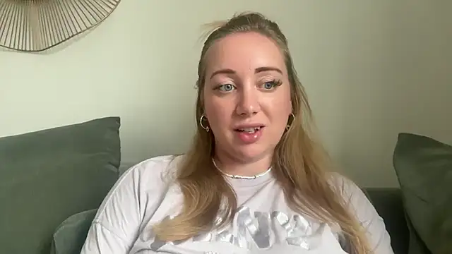 Snapshot of arielsweetieee chatting on 07/15/26, 08:41 arielsweetieee online show from 07/15/26, 08:41