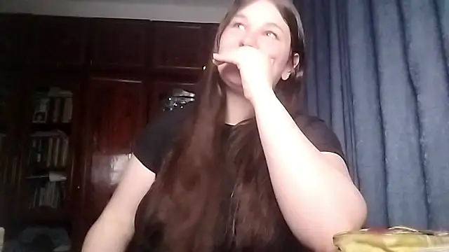 Snapshot of BeatriceMolands chatting on 04/22/26, 06:31 BeatriceMolands online show from 04/22/26, 06:31