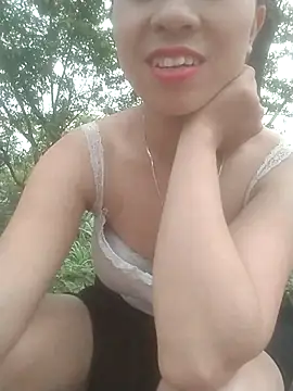 Snapshot of Zara-Lina chatting on 04/21/26, 01:07 Zara-Lina online show from 04/21/26, 01:07