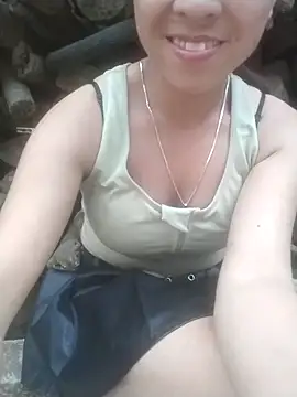 Snapshot of Zara-Lina chatting on 04/25/26, 10:40 Zara-Lina online show from 04/25/26, 10:40