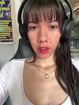 Snapshot of drea-an chatting on 04/23/26, 01:57 drea-an online show from 04/23/26, 01:57