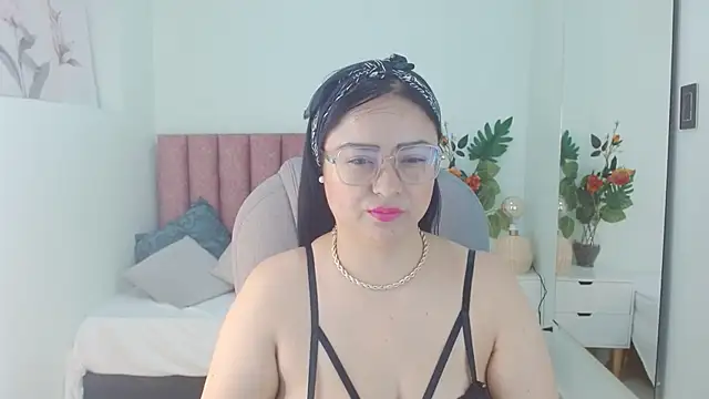 hanne monroe online show from 04/24/26, 12:18