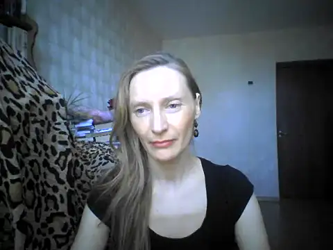 Snapshot of LunaBelle8 chatting on 04/24/26, 11:01 LunaBelle8 online show from 04/24/26, 11:01