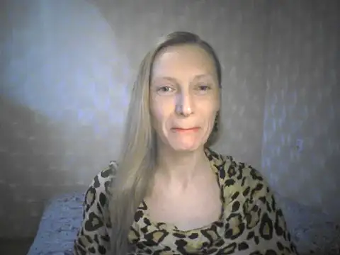 Snapshot of LunaBelle8 chatting on 05/01/26, 04:11 LunaBelle8 online show from 05/01/26, 04:11