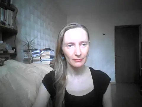 Snapshot of LunaBelle8 chatting on 05/05/26, 12:24 LunaBelle8 online show from 05/05/26, 12:24