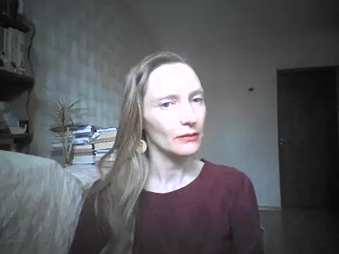Snapshot of LunaBelle8 chatting on 05/13/26, 02:03 LunaBelle8 online show from 05/13/26, 02:03