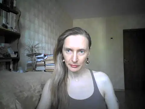 Snapshot of LunaBelle8 chatting on 05/17/26, 02:46 LunaBelle8 online show from 05/17/26, 02:46