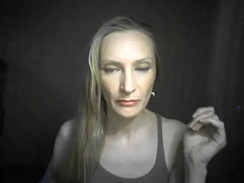 Snapshot of LunaBelle8 chatting on 06/11/26, 06:06 LunaBelle8 online show from 06/11/26, 06:06