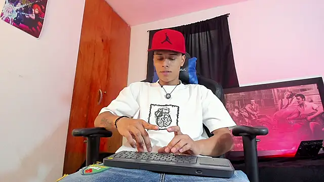 Snapshot of alessandroferrer chatting on 06/08/26, 08:31 alessandroferrer online show from 06/08/26, 08:31