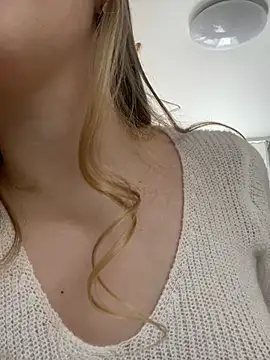 Snapshot of LilianHowards chatting on 05/04/26, 11:06 LilianHowards online show from 05/04/26, 11:06