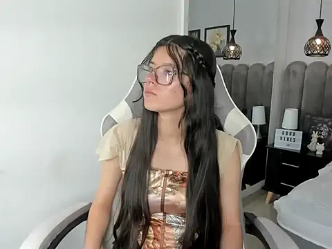 amber hill  online show from 04/19/26, 12:04