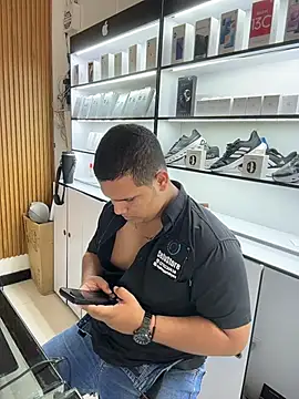 Snapshot of Patricio_02 chatting on 05/11/26, 04:04 Patricio 02 online show from 05/11/26, 04:04