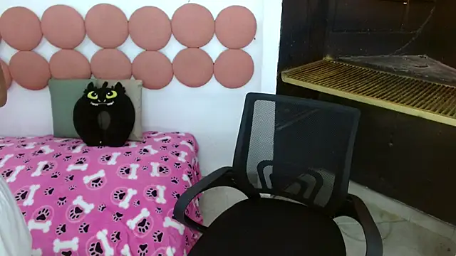 Chris Hott online show from 04/22/26, 02:25