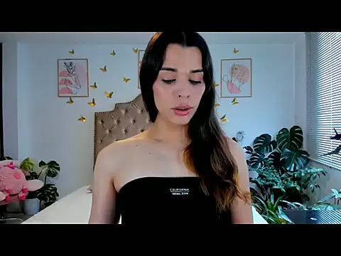 Snapshot of bella_grego chatting on 04/19/26, 06:10 bella grego online show from 04/19/26, 06:10