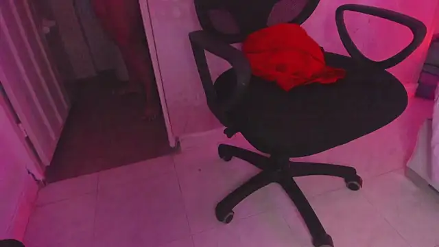 NATASHAMARTIX online show from 04/28/26, 03:55