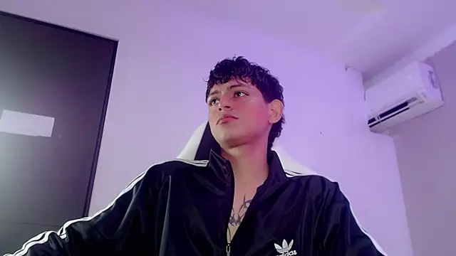 Snapshot of Yosepp_cum chatting on 04/19/26, 01:16 Yosepp cum online show from 04/19/26, 01:16