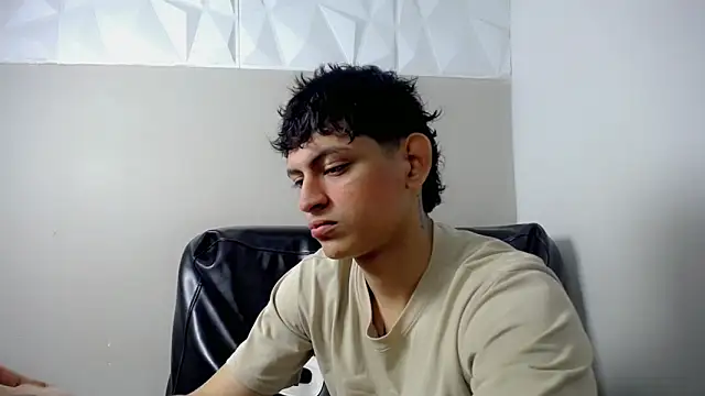 Snapshot of Yosepp_cum chatting on 04/30/26, 04:08 Yosepp cum online show from 04/30/26, 04:08