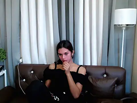 Snapshot of marie_castro chatting on 05/18/26, 04:07 marie castro online show from 05/18/26, 04:07