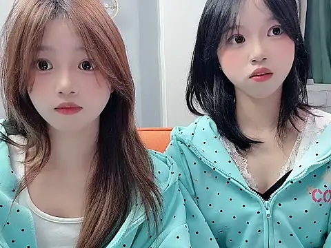 TwinXXbaby online show from 04/18/26, 11:36