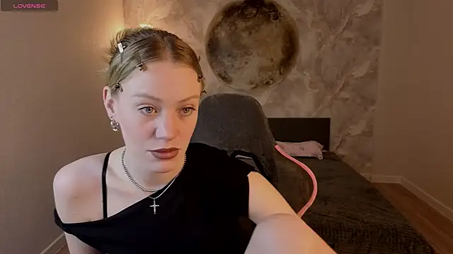 EvaHamilton online show from 04/26/26, 01:47