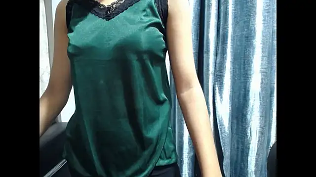 Snapshot of Rasha_ chatting on 05/22/26, 05:51 Rasha online show from 05/22/26, 05:51