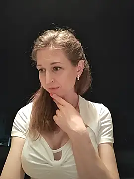 Snapshot of irresistibelle chatting on 07/04/26, 06:47 irresistibelle online show from 07/04/26, 06:47