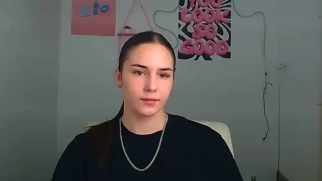Snapshot of Kyara_ra chatting on 06/18/26, 05:30 Kyara ra online show from 06/18/26, 05:30