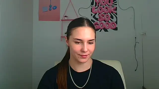 Snapshot of Kyara_ra chatting on 06/18/26, 09:36 Kyara ra online show from 06/18/26, 09:36