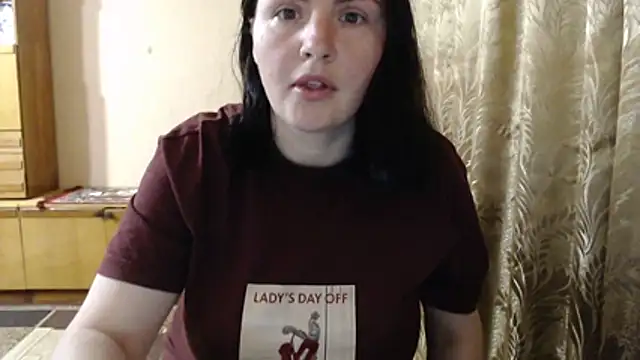 Snapshot of AlinaxJames chatting on 05/06/26, 07:30 AlinaxJames online show from 05/06/26, 07:30