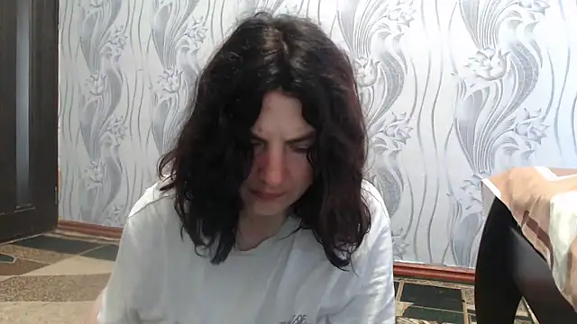 Snapshot of AlinaxJames chatting on 06/04/26, 10:10 AlinaxJames online show from 06/04/26, 10:10