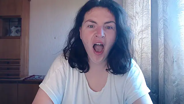 Snapshot of AlinaxJames chatting on 07/18/26, 07:34 AlinaxJames online show from 07/18/26, 07:34