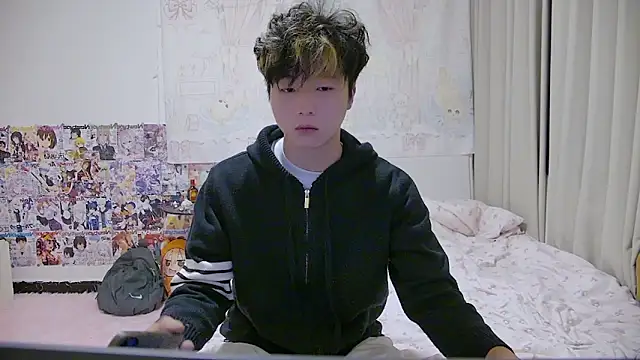 Cream-001 online show from 04/18/26, 07:12