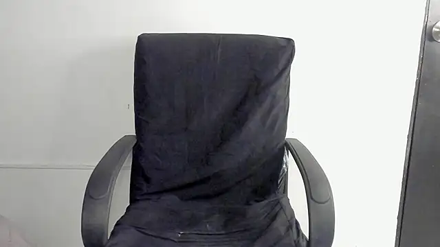 Snapshot of lolabunnysc chatting on 05/06/26, 12:32 lolabunnysc online show from 05/06/26, 12:32