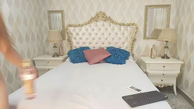 Snapshot of Vicky_Sky_ chatting on 05/15/26, 11:39 Vicky Sky online show from 05/15/26, 11:39