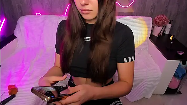 Snapshot of Elle_goldman chatting on 06/23/26, 04:05 Elle goldman online show from 06/23/26, 04:05