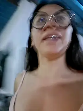 Snapshot of YelenaVergara chatting on 07/18/26, 03:33 YelenaVergara online show from 07/18/26, 03:33