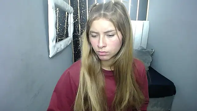 Snapshot of nancy_blonde chatting on 04/27/26, 12:47 nancy blonde online show from 04/27/26, 12:47