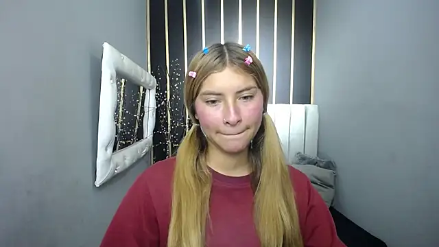 Snapshot of nancy_blonde chatting on 04/28/26, 12:43 nancy blonde online show from 04/28/26, 12:43