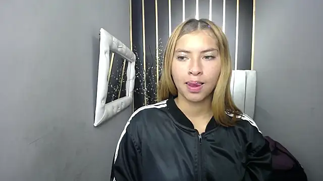Snapshot of nancy_blonde chatting on 05/25/26, 12:44 nancy blonde online show from 05/25/26, 12:44