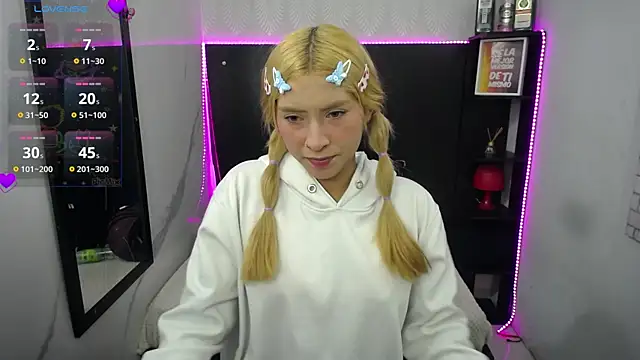 Snapshot of nancy_blonde chatting on 07/02/26, 12:44 nancy blonde online show from 07/02/26, 12:44