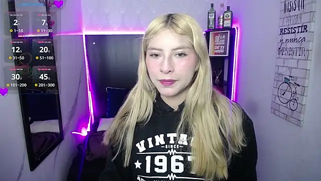 Snapshot of nancy_blonde chatting on 07/17/26, 12:45 nancy blonde online show from 07/17/26, 12:45