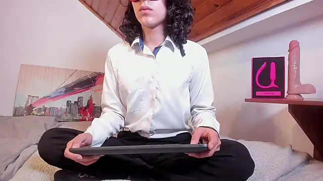 Alecxis  online show from 05/11/26, 01:33