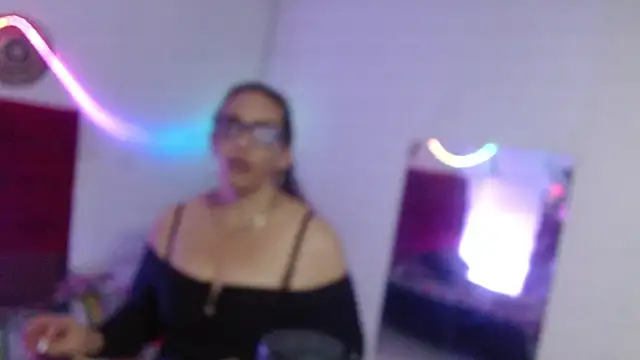 Snapshot of Sweet-Mommy-Milf chatting on 05/26/26, 01:12 Sweet-Mommy-Milf online show from 05/26/26, 01:12
