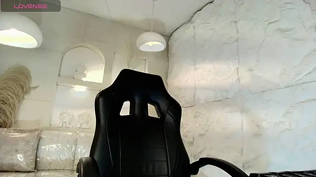 Moon Red r online show from 04/25/26, 07:33