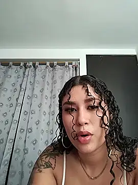 Snapshot of LeahAngell chatting on 05/22/26, 03:06 LeahAngell online show from 05/22/26, 03:06